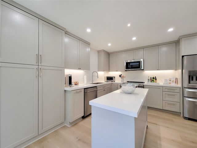 9333 Memorial Drive 320, Houston, TX 77024