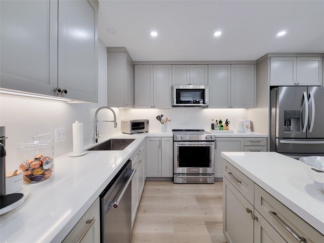 9333 Memorial Drive 320, Houston, TX 77024