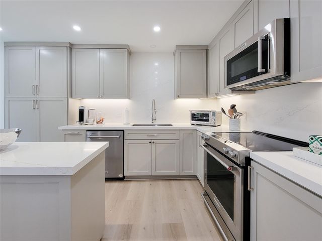 9333 Memorial Drive 320, Houston, TX 77024