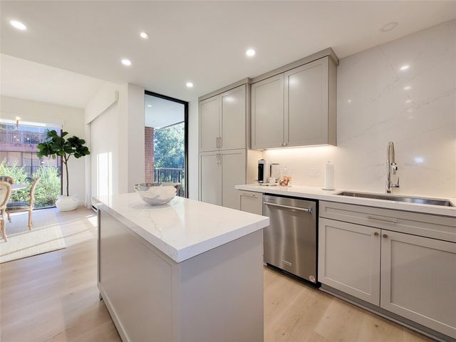 9333 Memorial Drive 320, Houston, TX 77024