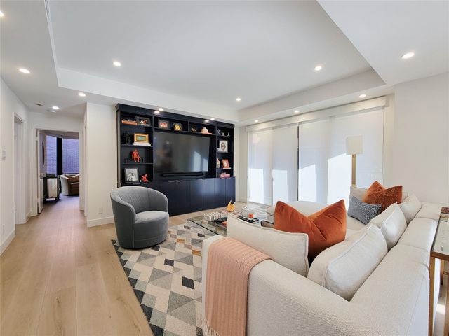 9333 Memorial Drive 320, Houston, TX 77024