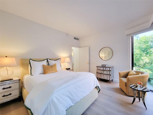 9333 Memorial Drive 320, Houston, TX 77024