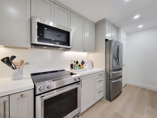 9333 Memorial Drive 320, Houston, TX 77024