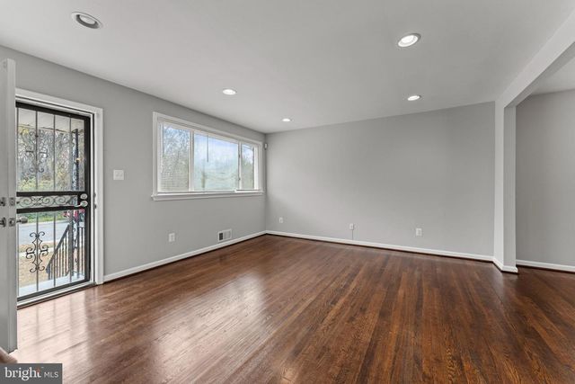 2713 PINECREEK PL, District Heights, MD 20747