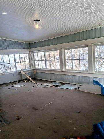 30 Cross Street, Littleton, NH 03561