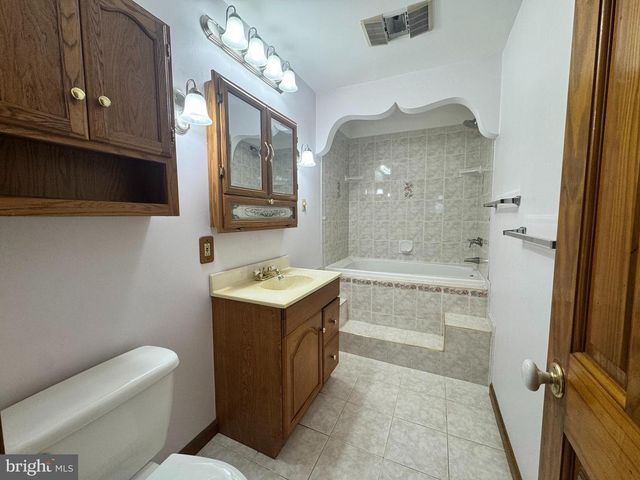 581 ROSEMAR DR, Morrisville, PA 19067