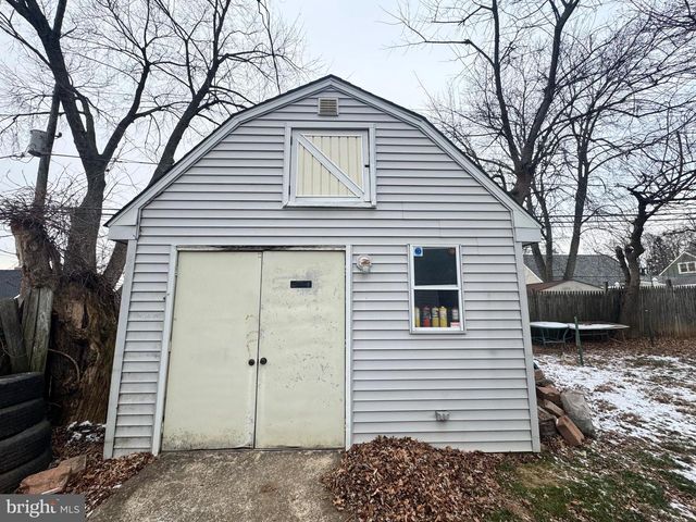 581 ROSEMAR DR, Morrisville, PA 19067