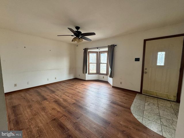 581 ROSEMAR DR, Morrisville, PA 19067