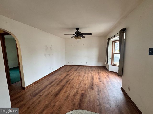 581 ROSEMAR DR, Morrisville, PA 19067