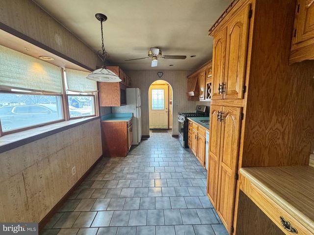 581 ROSEMAR DR, Morrisville, PA 19067