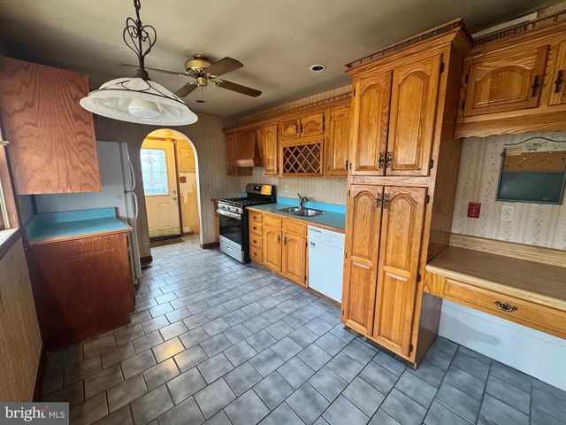 581 ROSEMAR DR, Morrisville, PA 19067