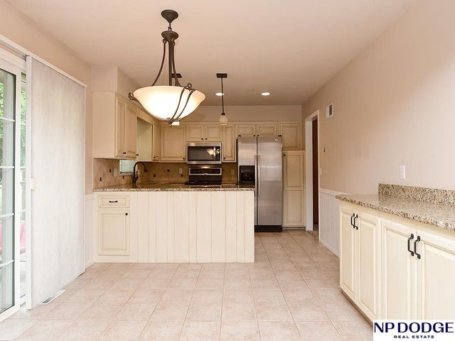 1042 S 217 Street, Omaha, NE 68022