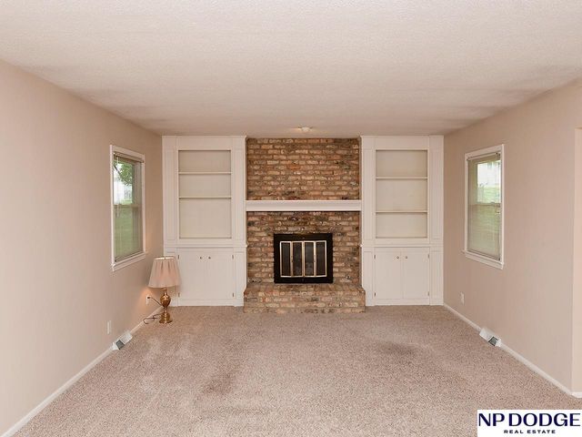 1042 S 217 Street, Omaha, NE 68022