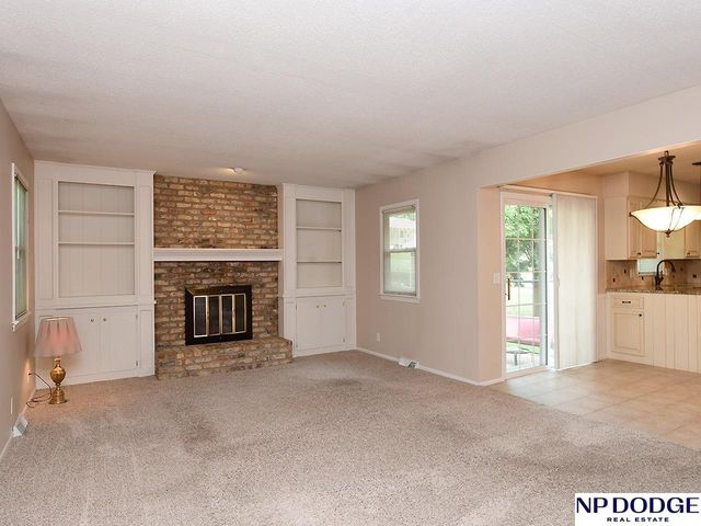 1042 S 217 Street, Omaha, NE 68022