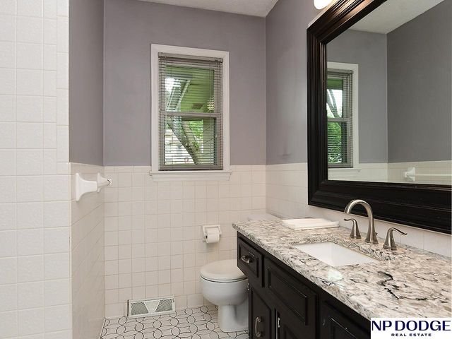 1042 S 217 Street, Omaha, NE 68022