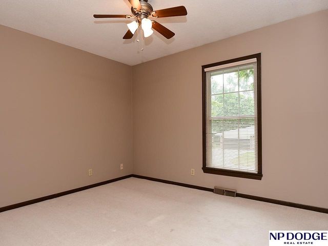 1042 S 217 Street, Omaha, NE 68022