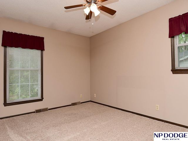 1042 S 217 Street, Omaha, NE 68022