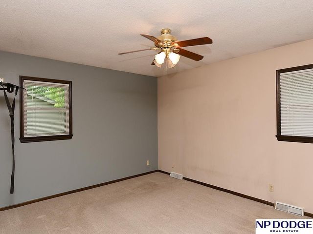 1042 S 217 Street, Omaha, NE 68022