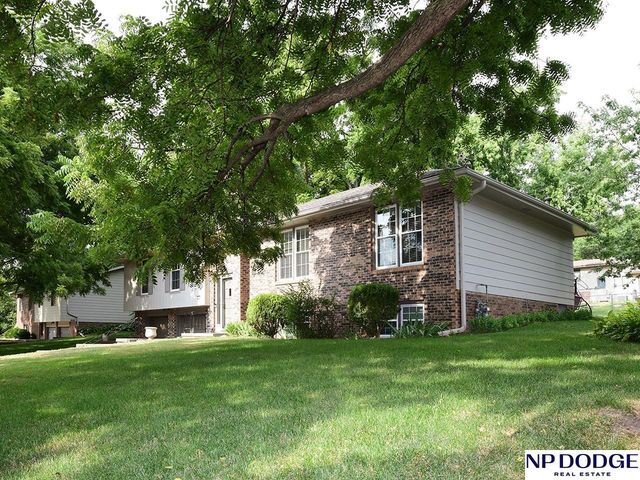 1042 S 217 Street, Omaha, NE 68022