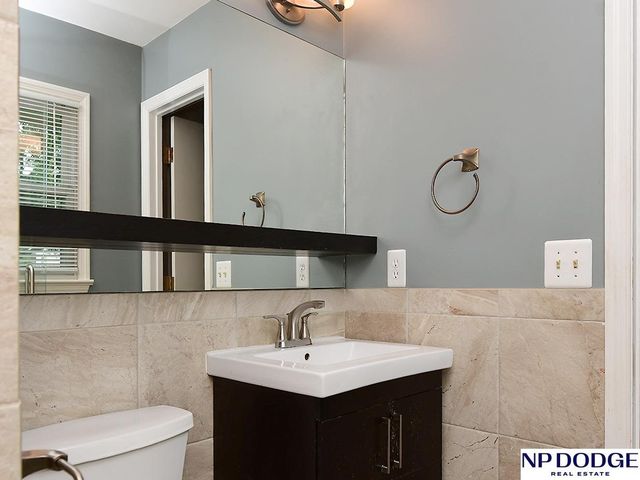 1042 S 217 Street, Omaha, NE 68022