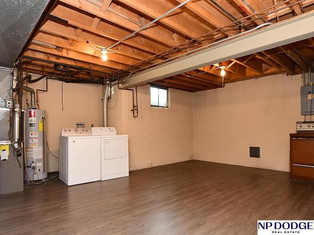 1042 S 217 Street, Omaha, NE 68022