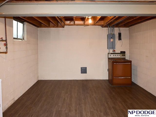 1042 S 217 Street, Omaha, NE 68022
