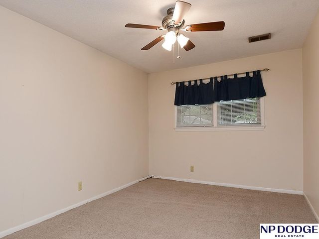 1042 S 217 Street, Omaha, NE 68022