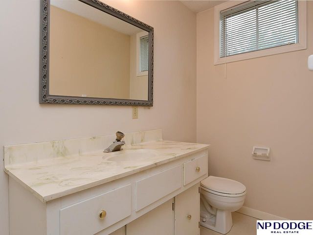 1042 S 217 Street, Omaha, NE 68022