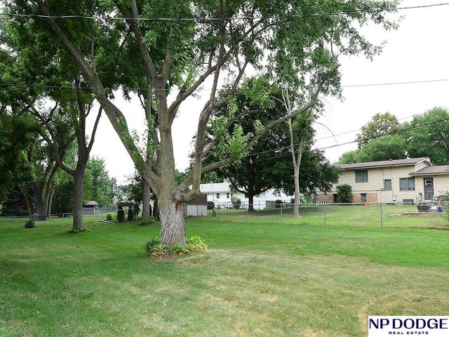 1042 S 217 Street, Omaha, NE 68022
