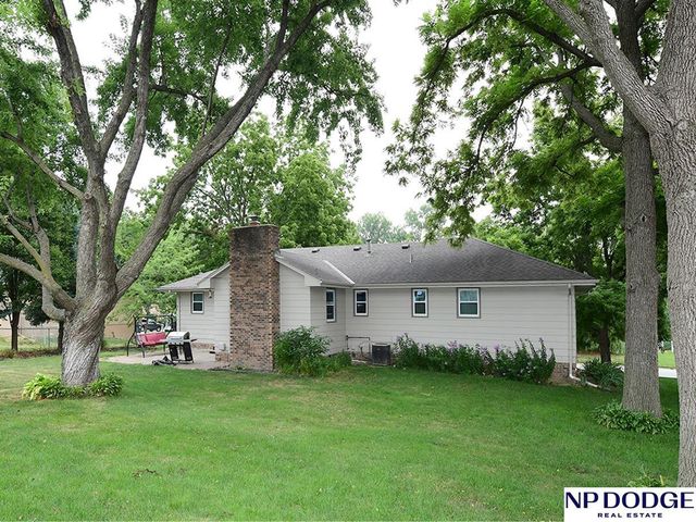 1042 S 217 Street, Omaha, NE 68022