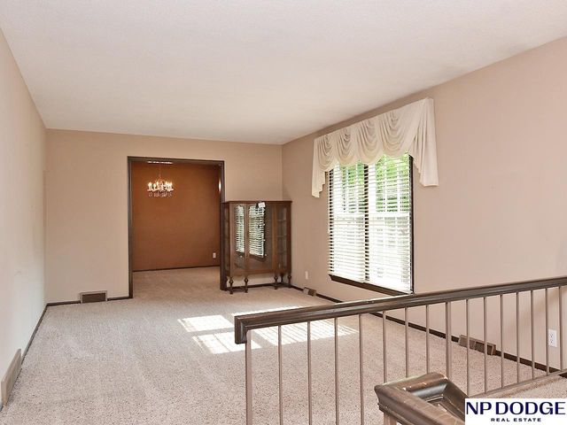 1042 S 217 Street, Omaha, NE 68022