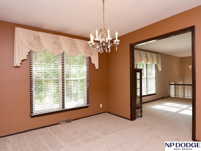 1042 S 217 Street, Omaha, NE 68022