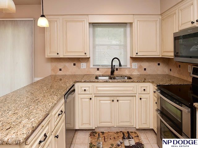 1042 S 217 Street, Omaha, NE 68022
