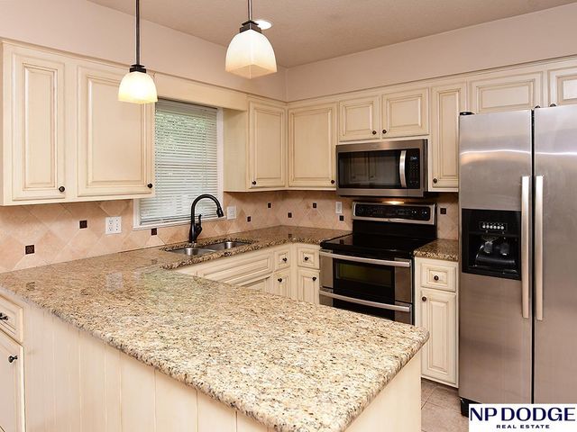 1042 S 217 Street, Omaha, NE 68022
