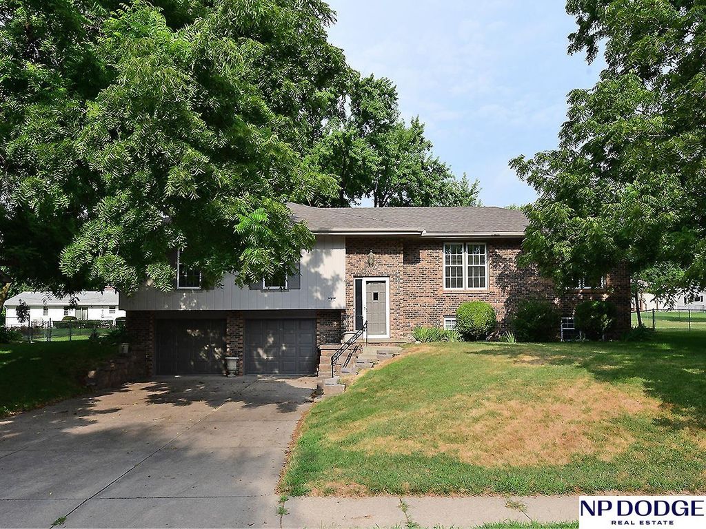 1042 S 217 Street, Omaha, NE 68022