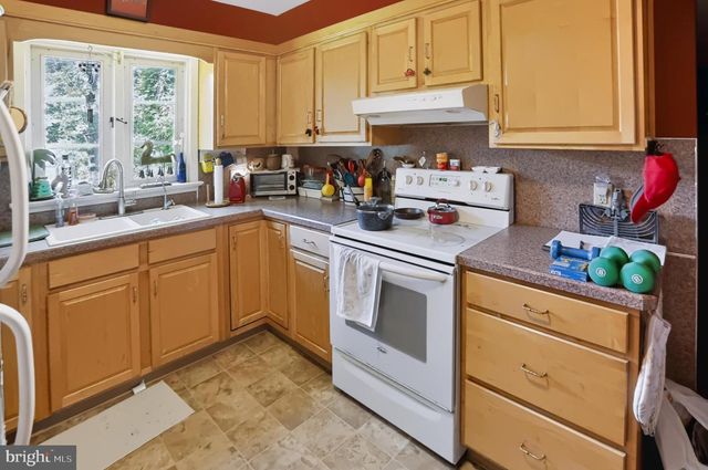 2188 SWAMP PIKE, Gilbertsville, PA 19525