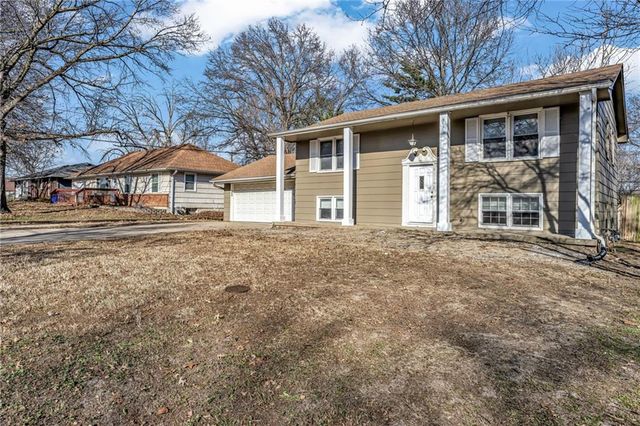 611 NE Corder Street, Lee's Summit, MO 64063