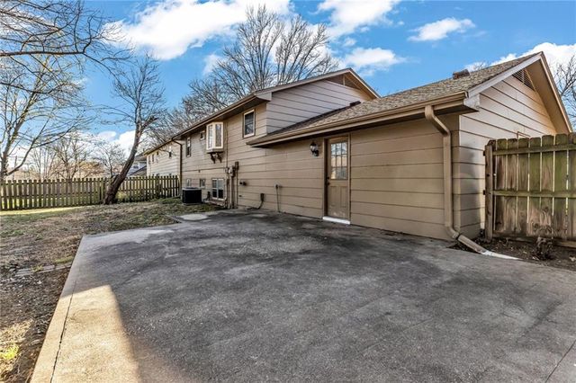 611 NE Corder Street, Lee's Summit, MO 64063