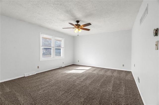 611 NE Corder Street, Lee's Summit, MO 64063