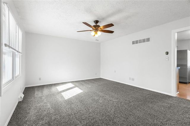 611 NE Corder Street, Lee's Summit, MO 64063