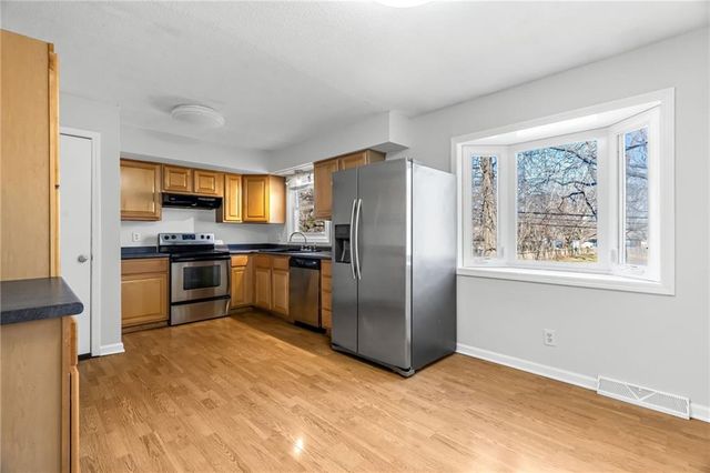 611 NE Corder Street, Lee's Summit, MO 64063