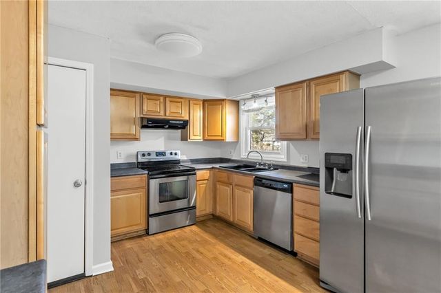 611 NE Corder Street, Lee's Summit, MO 64063