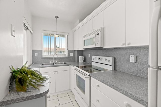 2100 NE 38th Street 243, Lighthouse Point, FL 33064