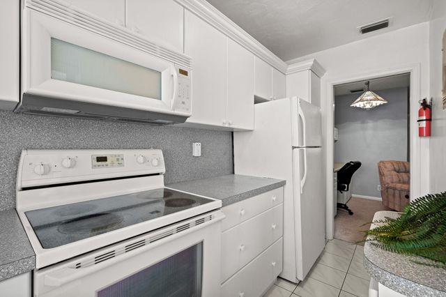 2100 NE 38th Street 243, Lighthouse Point, FL 33064
