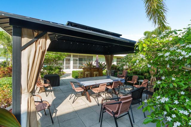 2100 NE 38th Street 243, Lighthouse Point, FL 33064