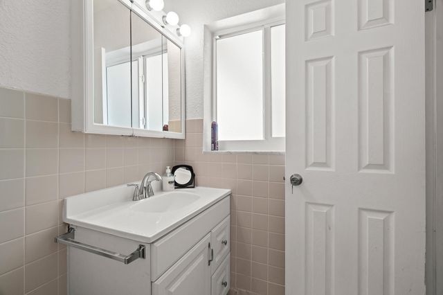 2100 NE 38th Street 243, Lighthouse Point, FL 33064
