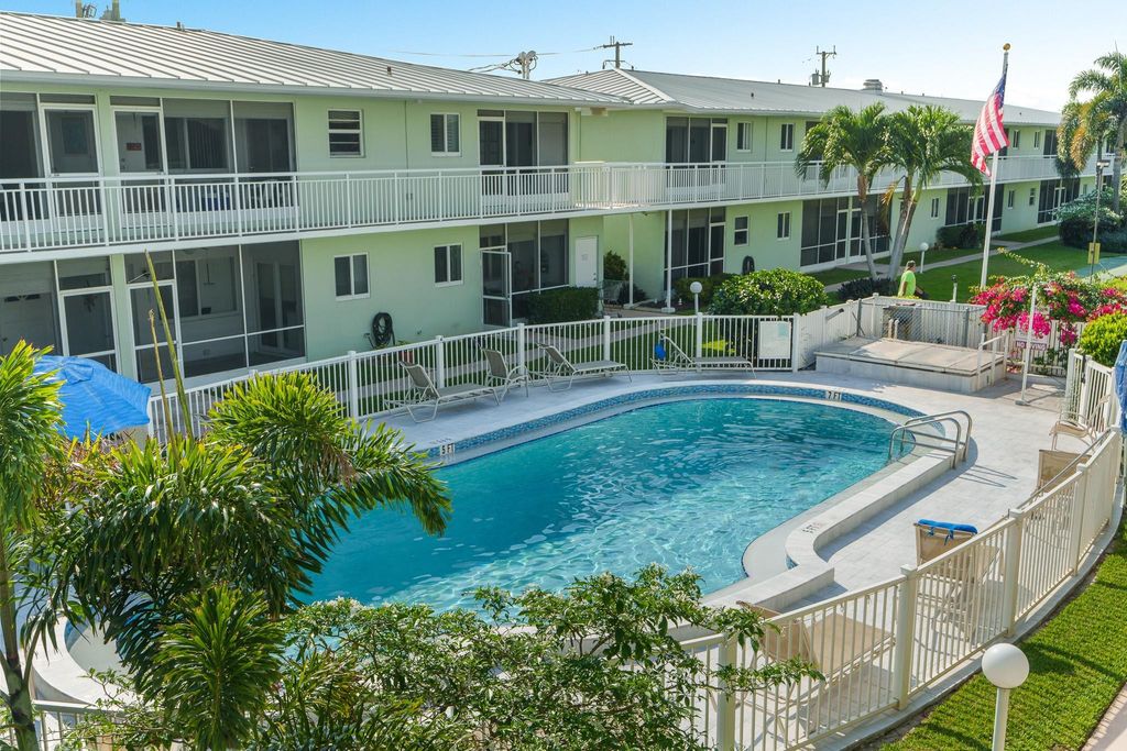 2100 NE 38th Street 243, Lighthouse Point, FL 33064