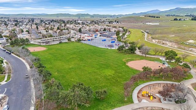 1127 1127 Meadow Drive, Livermore, CA 94551