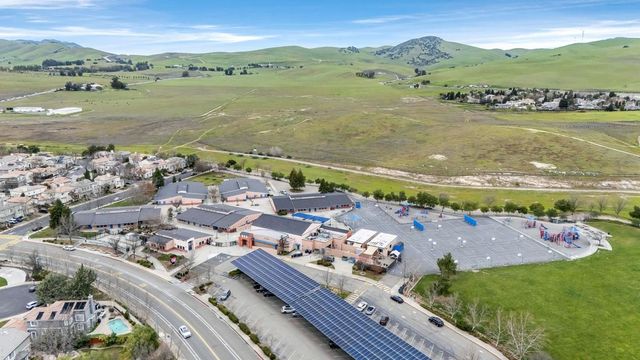 1127 1127 Meadow Drive, Livermore, CA 94551