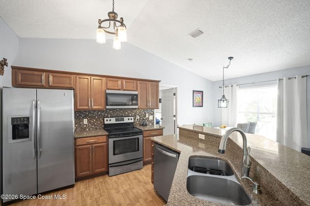 599 Fiji Court NW, Palm Bay, FL 32907